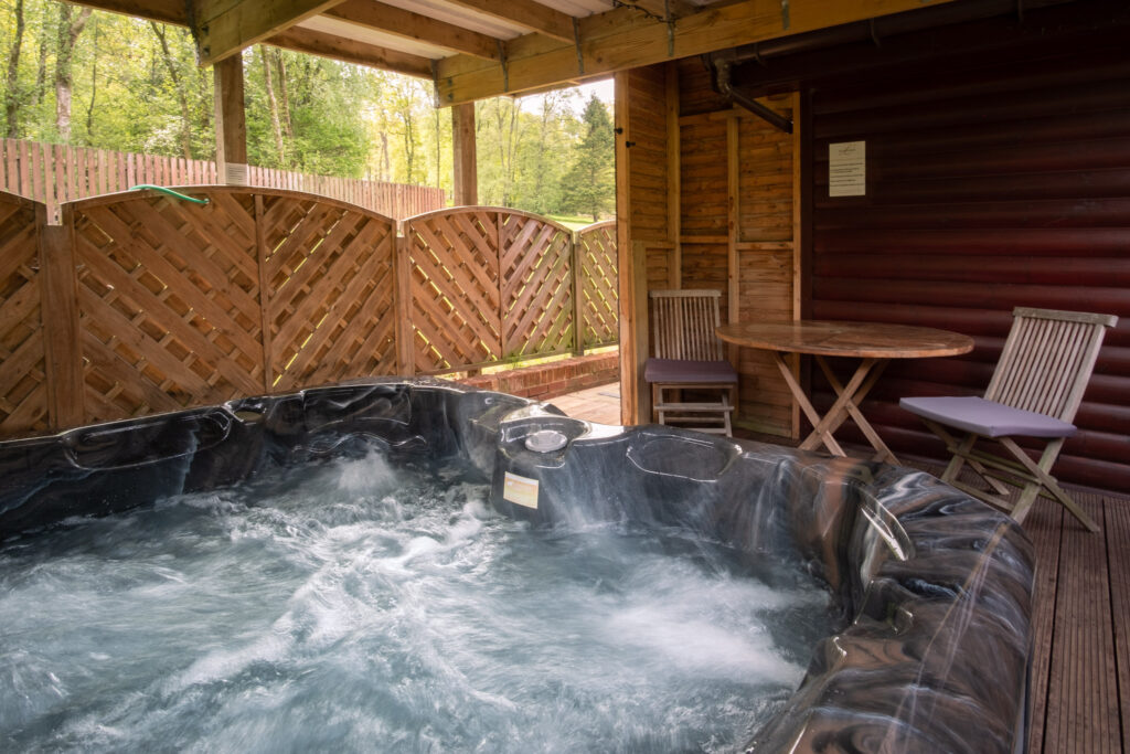 Ptarmigan Luxury Lodge hot tub and decking